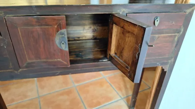 Consola asiática madera y metal