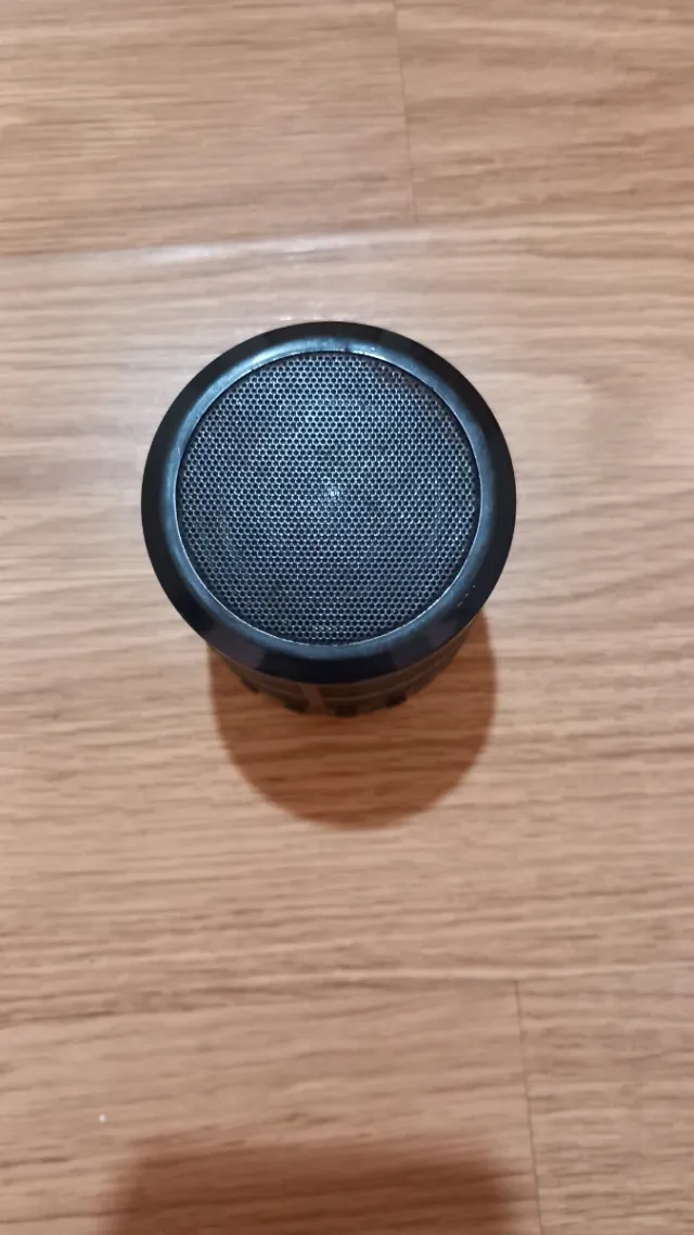 Coluna portátil preta