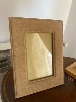 Lámpara y portarretrato beige de regalo