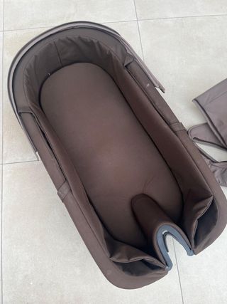 Carro de bebé Stokke con capazo y accesorios