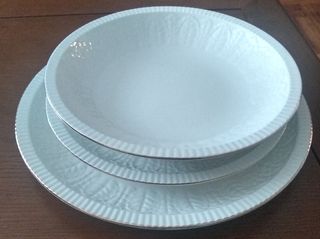 Plato porcelana, hay llanos y de postre