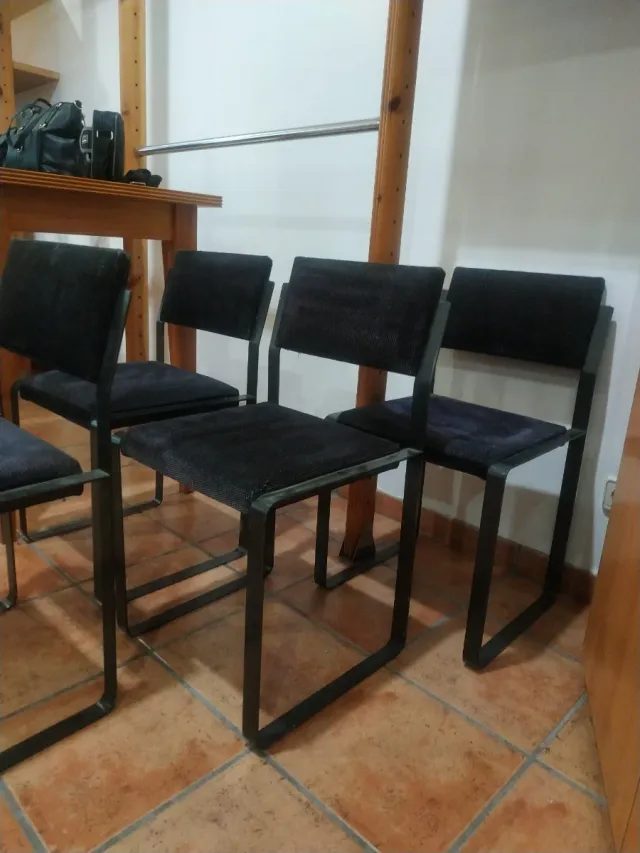 4 Sillas Negras Metal y Tela