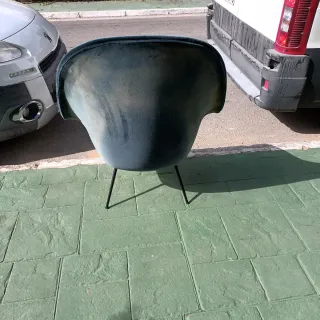 Sillón azul de terciopelo