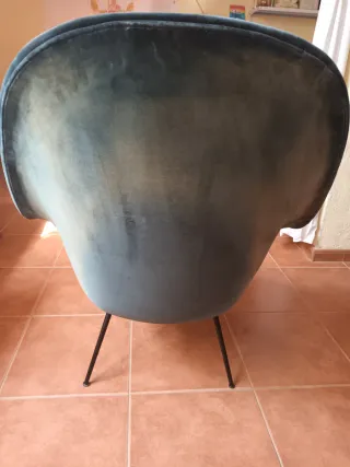 Sillón azul de terciopelo