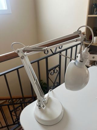 Lámpara de escritorio blanca ajustable