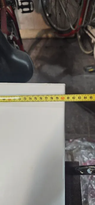 Lavabo de porcelana con mueble de madera