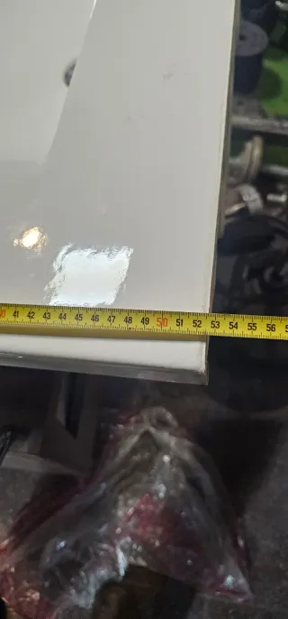 Lavabo de porcelana con mueble de madera