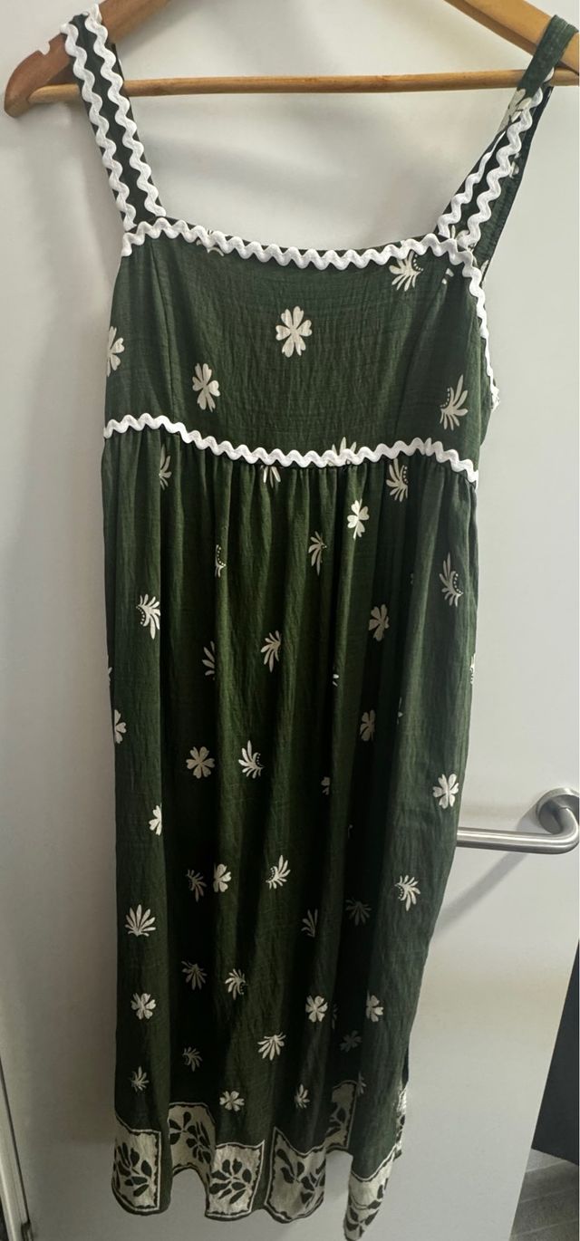 Vestido verde midi bordado