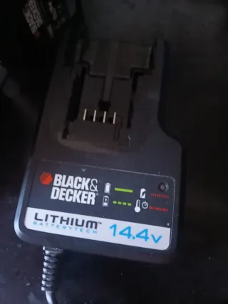 Baterías Black & Decker 14.4V y Cargador