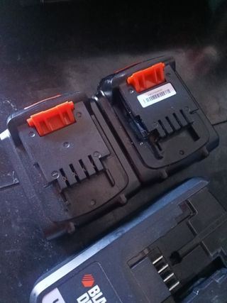 Baterías Black & Decker 14.4V y Cargador
