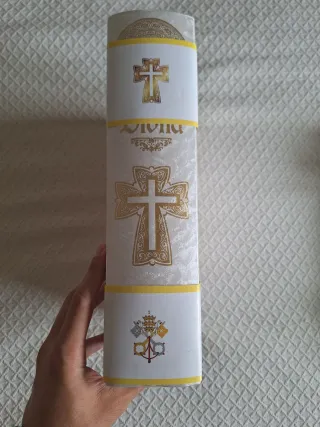 EXTRAORDINARIA Biblia lujo con atril