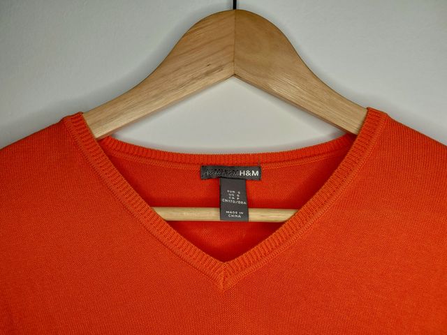 Jersey fino cuello pico naranja HM
