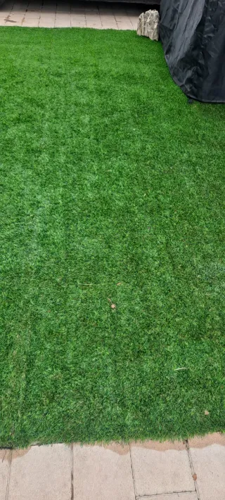 Césped artificial verde