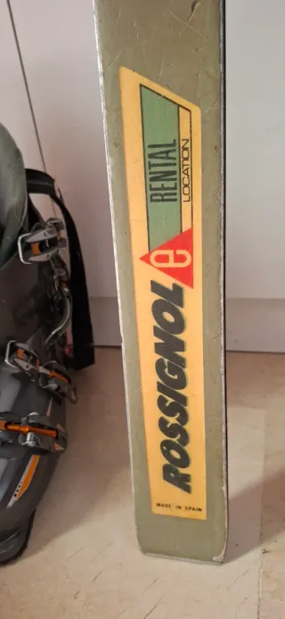 Botas de esquí y esquís de nieve