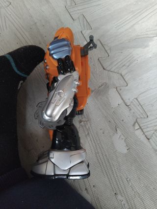 Robot Juguete Naranja y Plateado
.precio negociabl