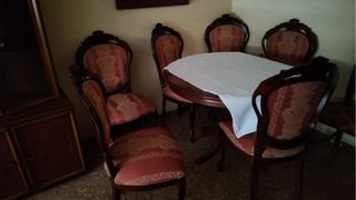Conjunto mesa y 6 sillas clásicas