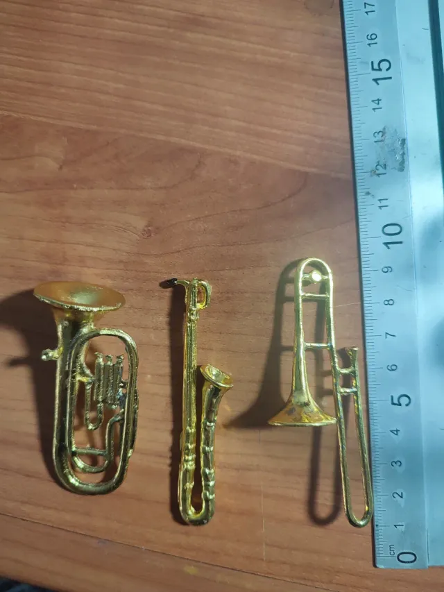 Miniaturas instrumentos musicales dorados