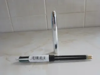 Bolígrafo BIC 4 color plateado nuevo