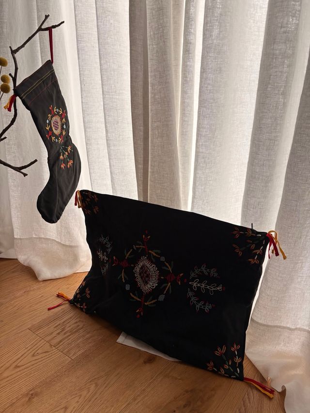 Calcetín Navideño y funda cojín VINTERFINT IKEA