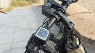 Bicicleta eléctrica trekking para viajes