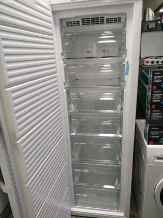 Congelador Indesit, No Frost 1.88x60cm