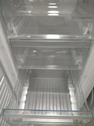 Congelador Indesit, No Frost 1.88x60cm