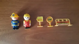 Figuras de obra y señales de tráfico