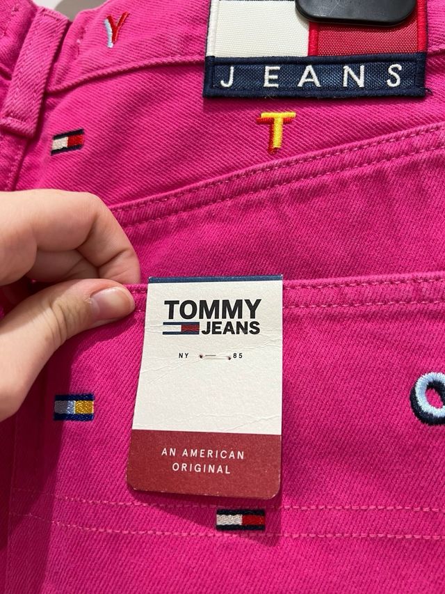 Pantalón corto NUEVO de Tommy Jeans. Talla 29.