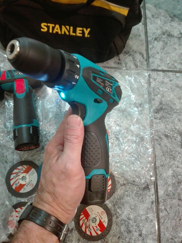 Taladro y mini amoladora .