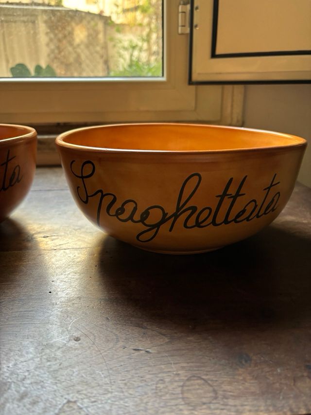 Piatto da portata in ceramica