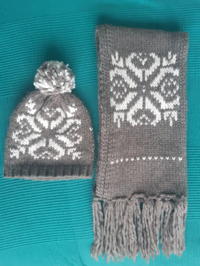 Conjunto de bufanda y gorro