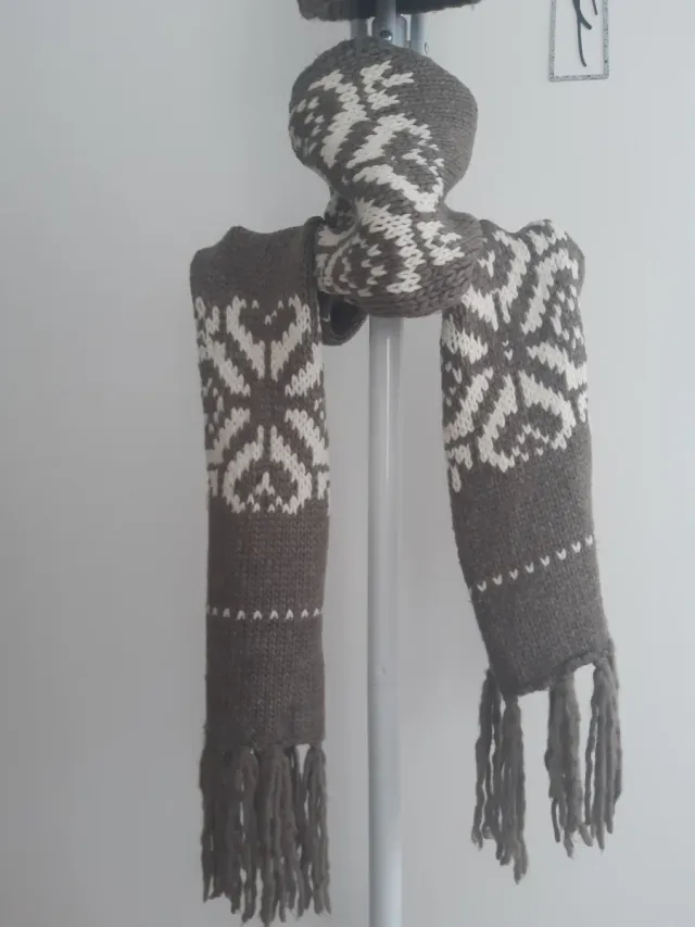 Conjunto de bufanda y gorro