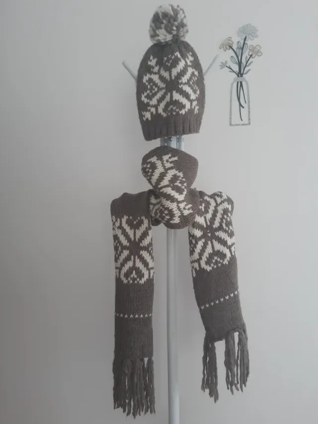 Conjunto de bufanda y gorro
