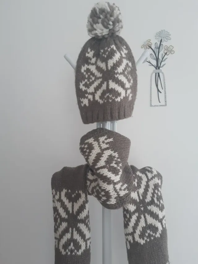 Conjunto de bufanda y gorro