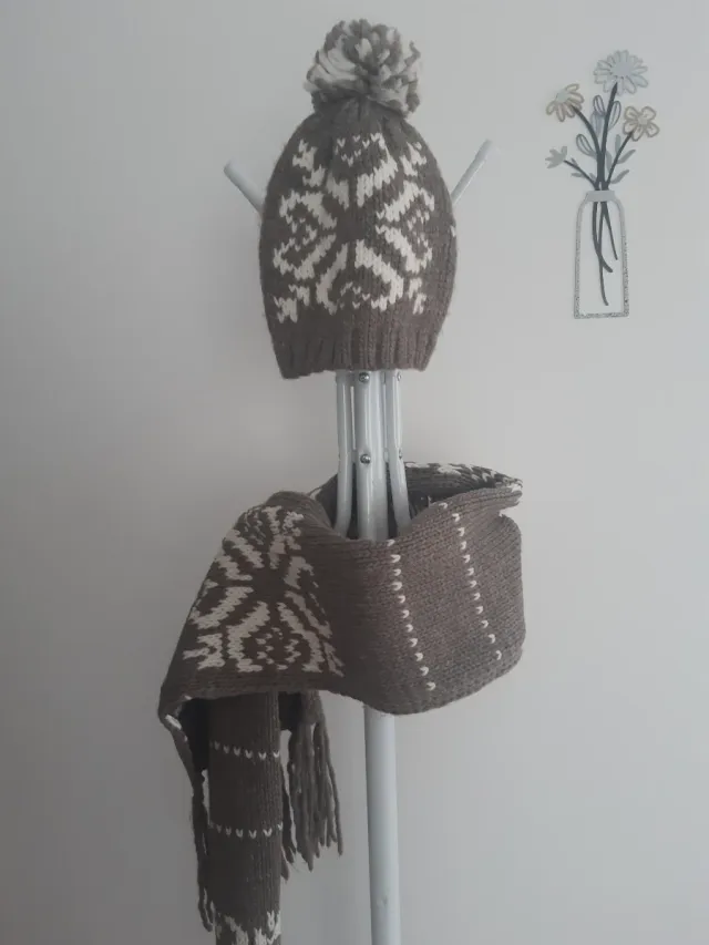 Conjunto de bufanda y gorro