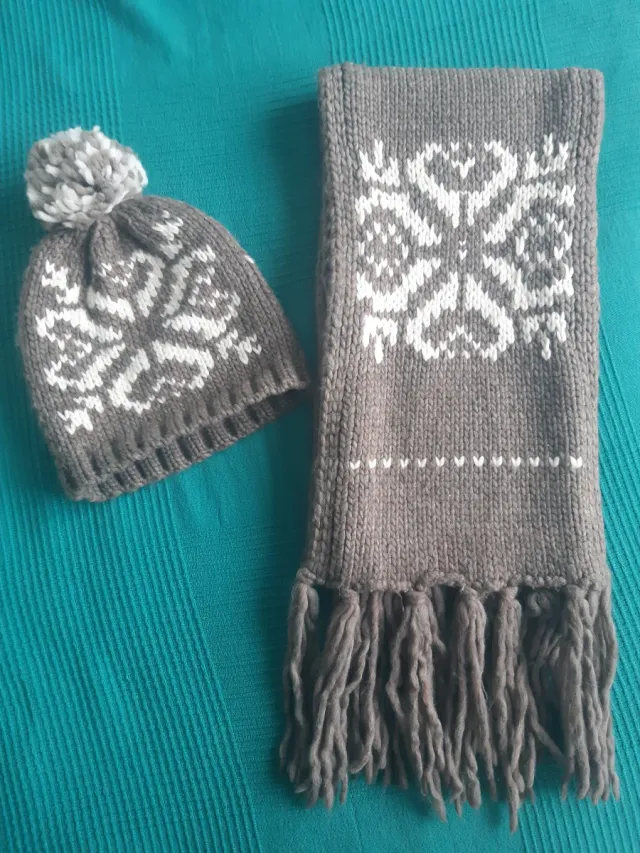 Conjunto de bufanda y gorro