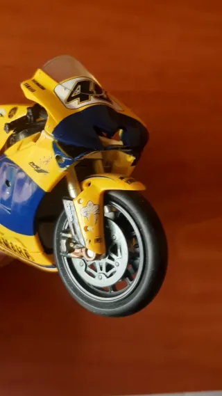 Moto de juguete Yamaha Amarillo 46