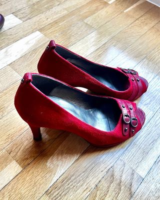 Zapatos de piel rojos