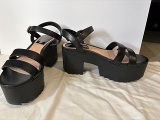 Sandalias plataforma negras Stradivarius Talla 36