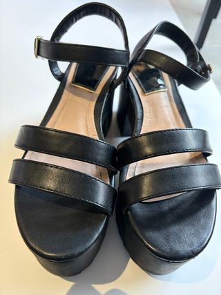 Sandalias plataforma negras Stradivarius Talla 36