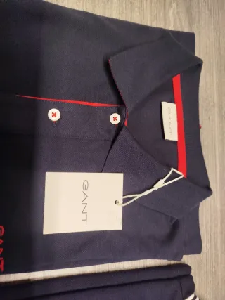 Polo GANT azul y rojo