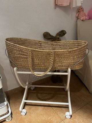 Moisés para bebé de mimbre con soporte
