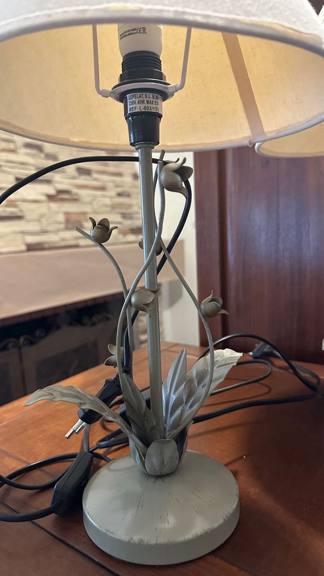 2 lamparitas de noche metal y tela