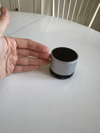 Mini altavoz Bluetooth plateado