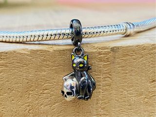 Charm Gato Negro con Calavera - Plata