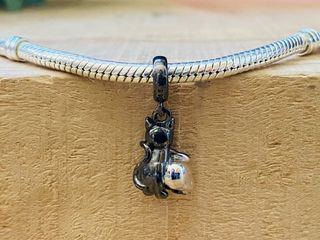 Charm Gato Negro con Calavera - Plata