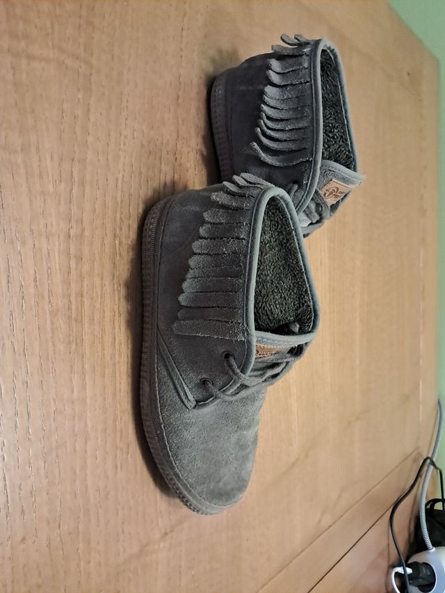 Zapatos Natural World grises talla 34. Ante gris