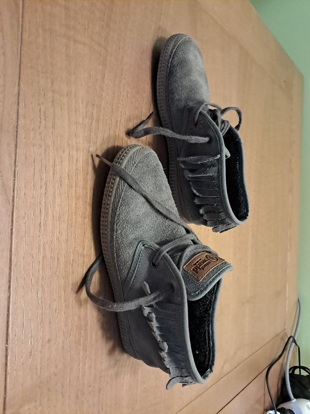 Zapatos Natural World grises talla 34. Ante gris