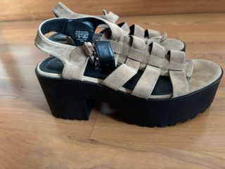 Sandalias Pull&Bear Beige y Negras