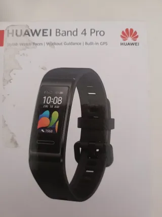 Tiene rotura de la pulsera de un lado, esta pegado